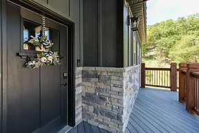 Journey's Remedy Lite - Lake View - Closest to Indoor Pool - Sleeps 22