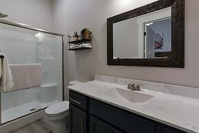 Journey's Remedy Lite - Lake View - Closest to Indoor Pool - Sleeps 22