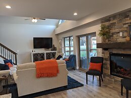 Journey's Remedy Lite - Lake View - Closest to Indoor Pool - Sleeps 22