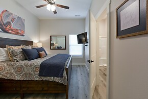 Journey's Remedy Lite - Lake View - Closest to Indoor Pool - Sleeps 22