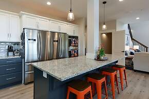 Journey's Remedy Lite - Lake View - Closest to Indoor Pool - Sleeps 22