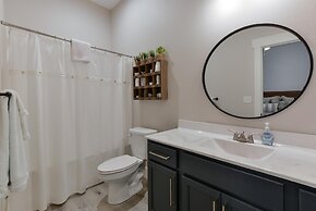 Journey's Remedy Lite - Lake View - Closest to Indoor Pool - Sleeps 22