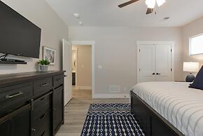 Journey's Remedy Lite - Lake View - Closest to Indoor Pool - Sleeps 22