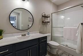 Journey's Remedy Lite - Lake View - Closest to Indoor Pool - Sleeps 22