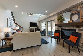 Journey's Remedy Lite - Lake View - Closest to Indoor Pool - Sleeps 22