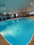 Journey's Remedy Lite - Lake View - Closest to Indoor Pool - Sleeps 22