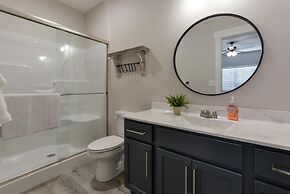 Journey's Remedy Lite - Lake View - Closest to Indoor Pool - Sleeps 22