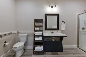 Journey's Remedy Lite - Lake View - Closest to Indoor Pool - Sleeps 22