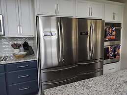 Journey's Remedy Lite - Lake View - Closest to Indoor Pool - Sleeps 22