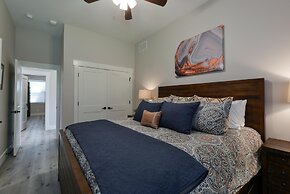 Journey's Remedy Lite - Lake View - Closest to Indoor Pool - Sleeps 22