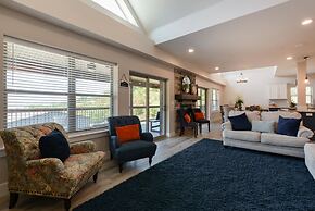 Journey's Remedy Lite - Lake View - Closest to Indoor Pool - Sleeps 22