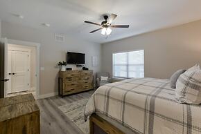 Journey's Remedy Lite - Lake View - Closest to Indoor Pool - Sleeps 22