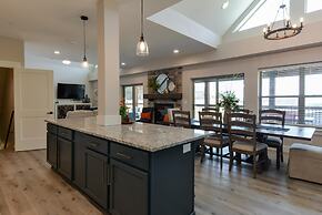 Journey's Remedy Lite - Lake View - Closest to Indoor Pool - Sleeps 22