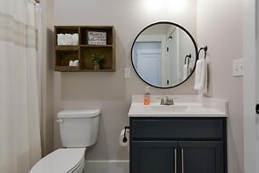 Journey's Remedy Lite - Lake View - Closest to Indoor Pool - Sleeps 22