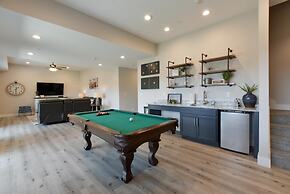 Journey's Remedy Lite - Lake View - Closest to Indoor Pool - Sleeps 22