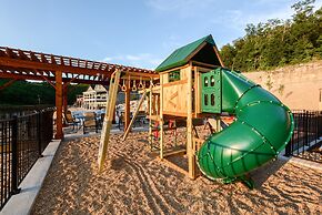 Journey's Remedy Lite - Lake View - Closest to Indoor Pool - Sleeps 22