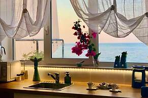 Elpida Seafront Paradise Apartment in Crete