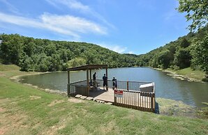Westcreek Lodge @ Notch-vaulted Ceilings, 2 Pools, Private Lake, 1 Mil