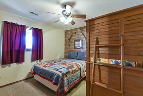 Westcreek Lodge @ Notch-vaulted Ceilings, 2 Pools, Private Lake, 1 Mil