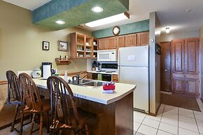 Westcreek Lodge @ Notch-vaulted Ceilings, 2 Pools, Private Lake, 1 Mil