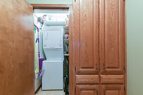 Westcreek Lodge @ Notch-vaulted Ceilings, 2 Pools, Private Lake, 1 Mil