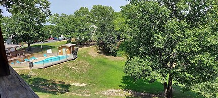 Westcreek Lodge @ Notch-vaulted Ceilings, 2 Pools, Private Lake, 1 Mil