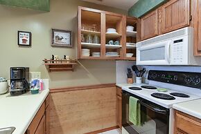 Westcreek Lodge @ Notch-vaulted Ceilings, 2 Pools, Private Lake, 1 Mil