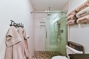 Matchplay - Resort Amenities W/ Indoor Pool - Comfort Meets Style and 