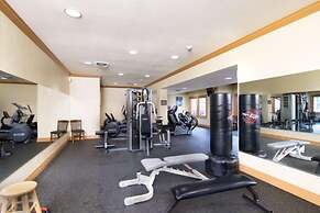 Matchplay - Resort Amenities W/ Indoor Pool - Comfort Meets Style and 