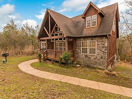 Bear Hug - Cabin Comfort - Outdoor Pool - Walking Trails -family/group