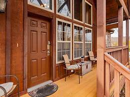 Bear Hug - Cabin Comfort - Outdoor Pool - Walking Trails -family/group