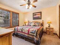 Bear Hug - Cabin Comfort - Outdoor Pool - Walking Trails -family/group