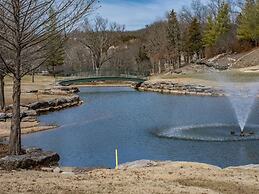 Bear Hug - Cabin Comfort - Outdoor Pool - Walking Trails -family/group