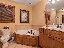 Bear Hug - Cabin Comfort - Outdoor Pool - Walking Trails -family/group