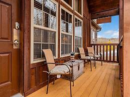 Bear Hug - Cabin Comfort - Outdoor Pool - Walking Trails -family/group