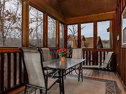 Bear Hug - Cabin Comfort - Outdoor Pool - Walking Trails -family/group