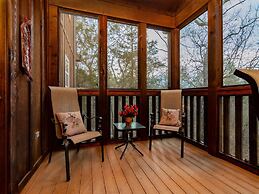 Bear Hug - Cabin Comfort - Outdoor Pool - Walking Trails -family/group