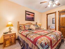 Bear Hug - Cabin Comfort - Outdoor Pool - Walking Trails -family/group