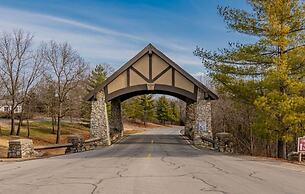 Bear Hug - Cabin Comfort - Outdoor Pool - Walking Trails -family/group