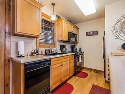 Bear Hug - Cabin Comfort - Outdoor Pool - Walking Trails -family/group