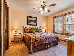 Bear Hug - Cabin Comfort - Outdoor Pool - Walking Trails -family/group