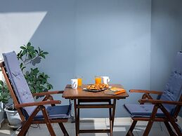 Grey House by Checkin