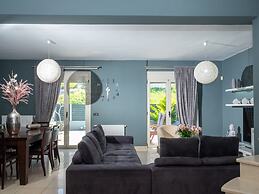 Grey House by Checkin