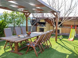 Grey House by Checkin