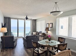 Sea Esta 3 Bedroom Condo by RedAwning
