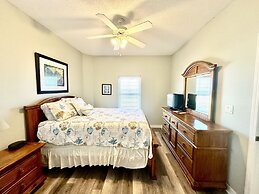 Sea Esta 3 Bedroom Condo by RedAwning