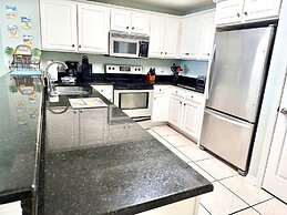 Sea Esta 3 Bedroom Condo by RedAwning