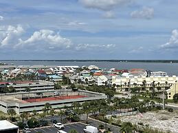 Sea Esta 3 Bedroom Condo by RedAwning