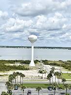 Sea Esta 3 Bedroom Condo by RedAwning