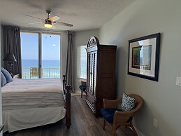 Sea Esta 3 Bedroom Condo by RedAwning